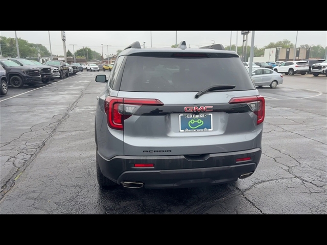 2022 GMC Acadia SLT