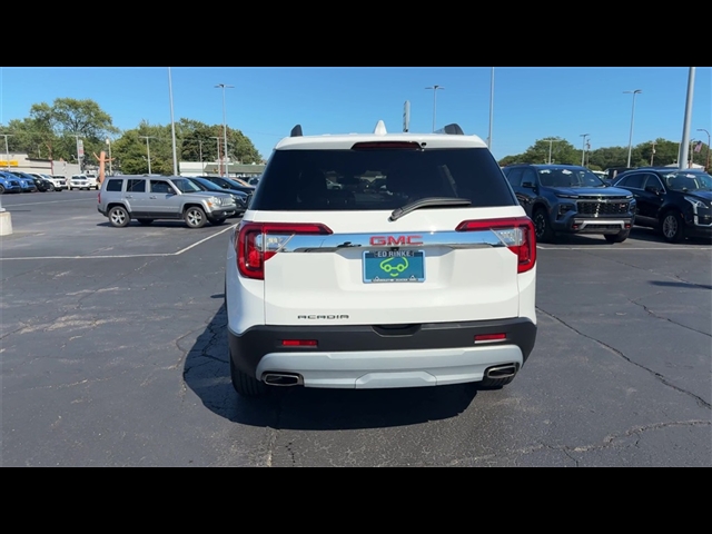 2023 GMC Acadia SLT