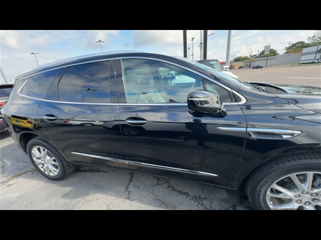 2022 Buick Enclave Essence