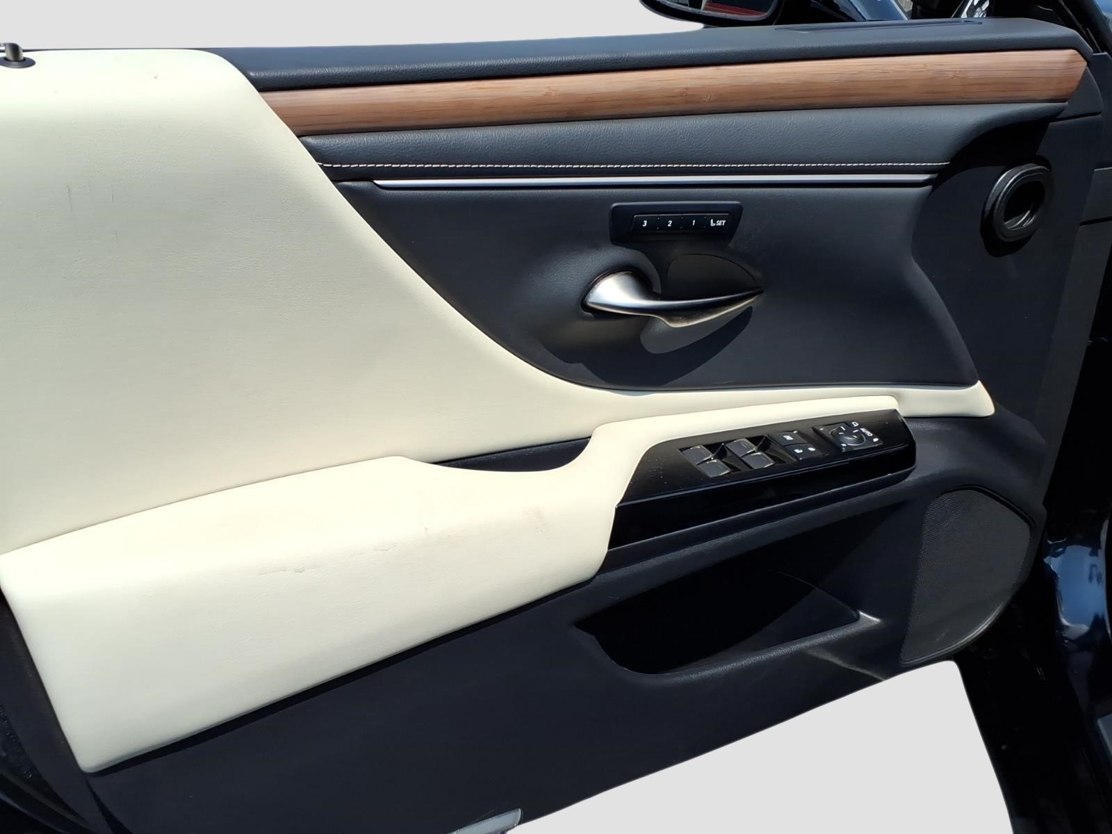 LexusES 35010