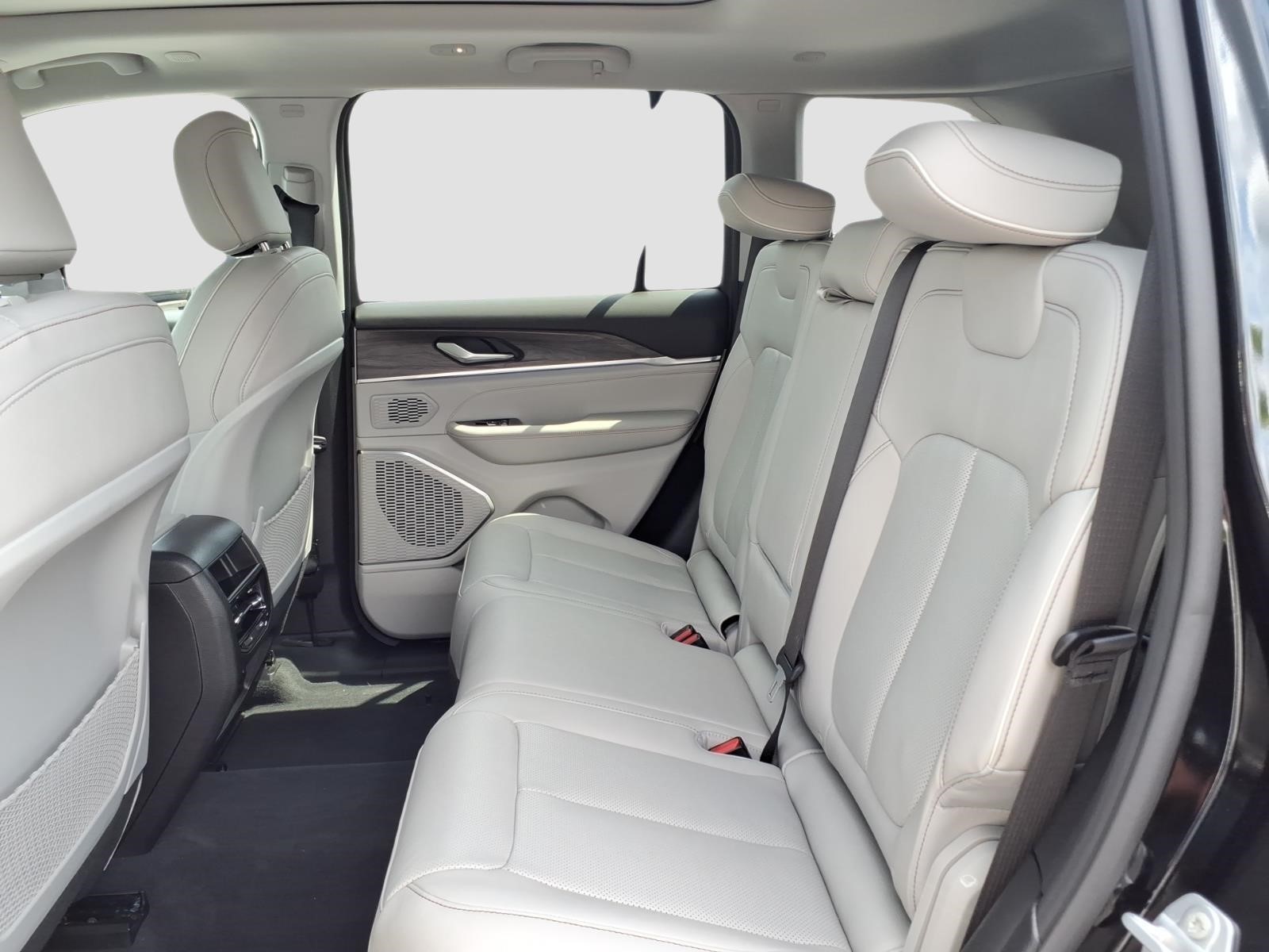 JeepGrand Cherokee11