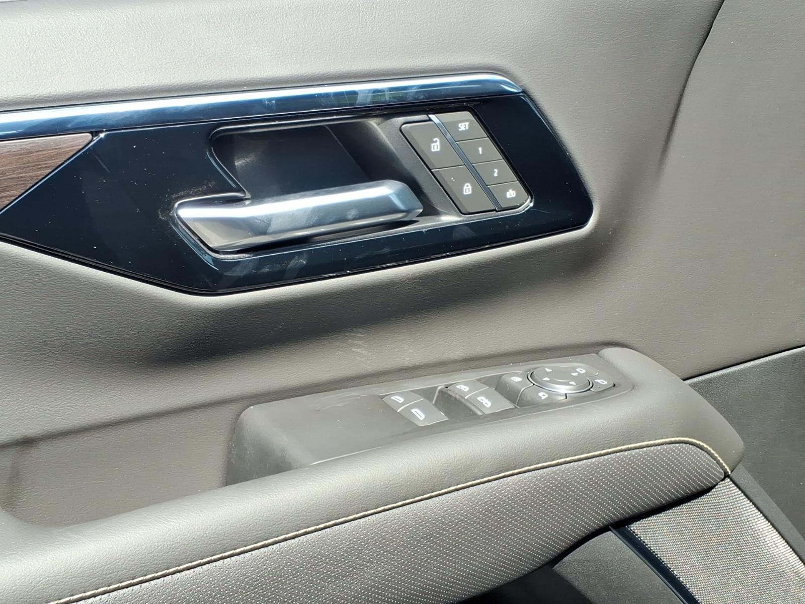 ChevroletSuburban12