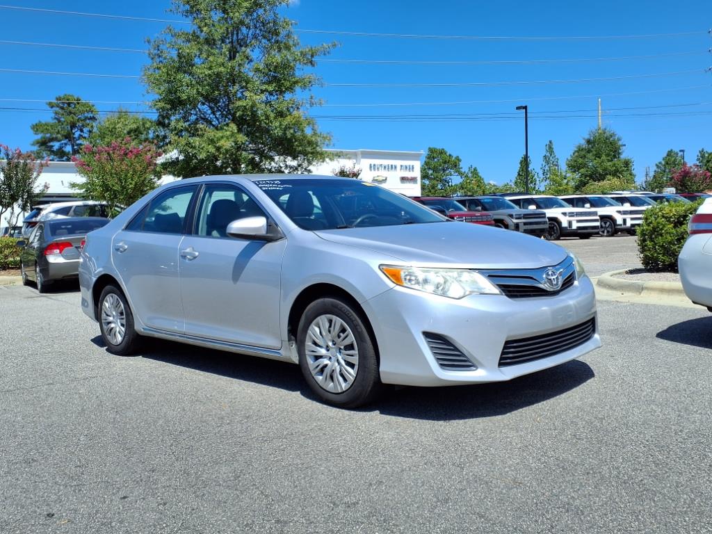 2012 Toyota Camry XLE photo 2