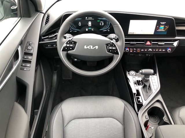 2025 Kia Niro SX
