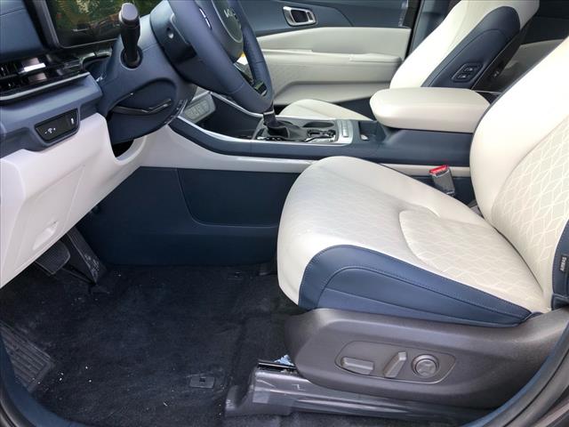 2025 Kia Carnival EX