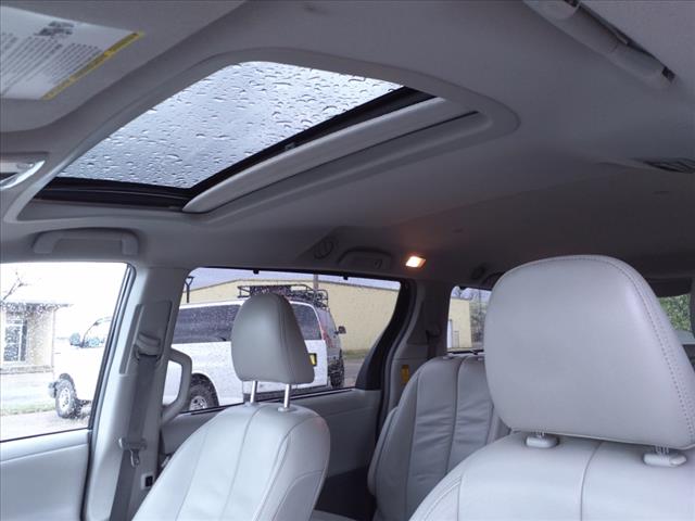 2014 Toyota Sienna XLE 7-Passenger Auto Access Seat