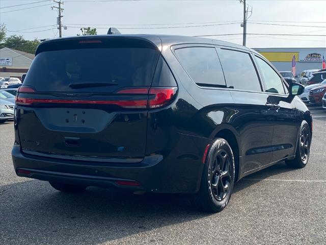 2023 Chrysler Pacifica Plug-In Hybrid Hybrid Limited