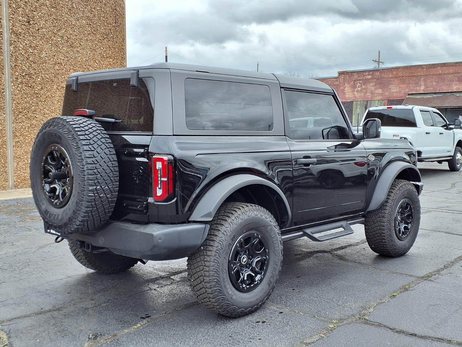 View vehicle photo 2