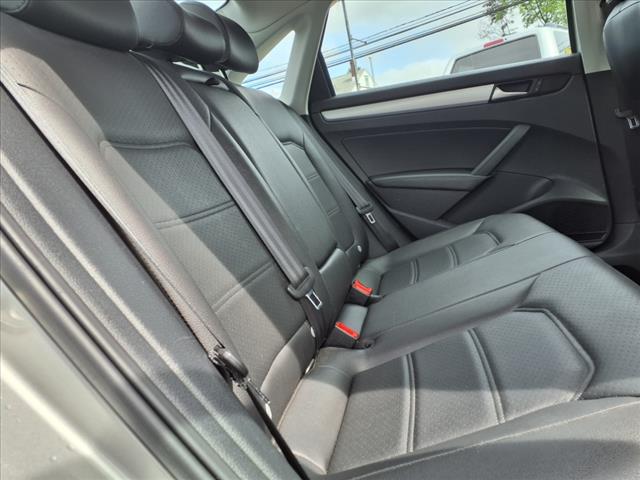 2012 Volkswagen Passat SE PZEV