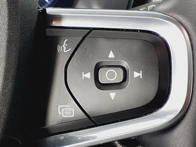 2022 Volvo XC40 Momentum