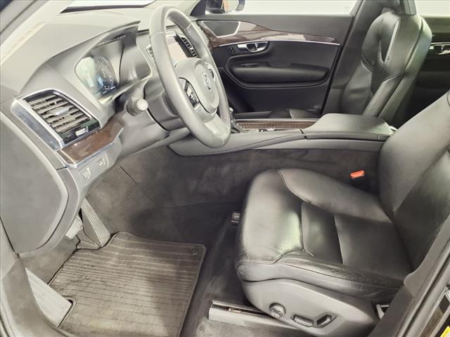 2016 Volvo XC90 T6 Momentum
