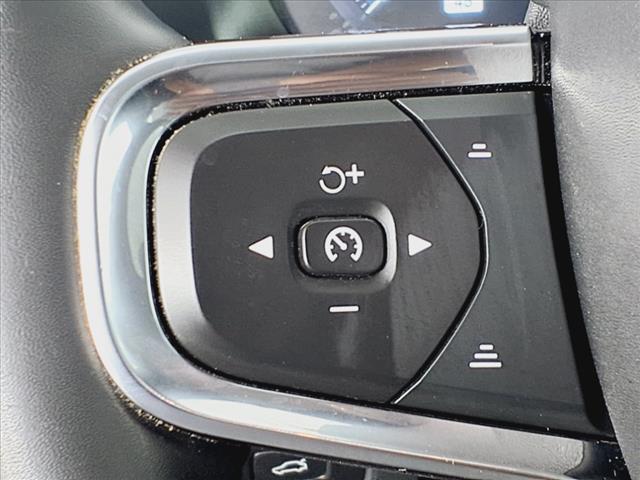 2022 Volvo XC40 Momentum