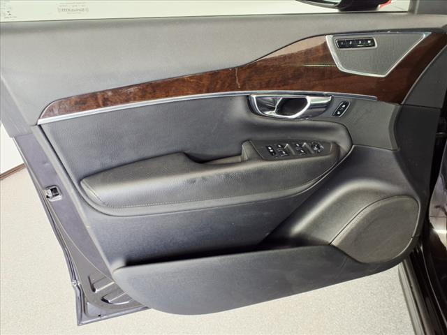 2016 Volvo XC90 T6 Momentum