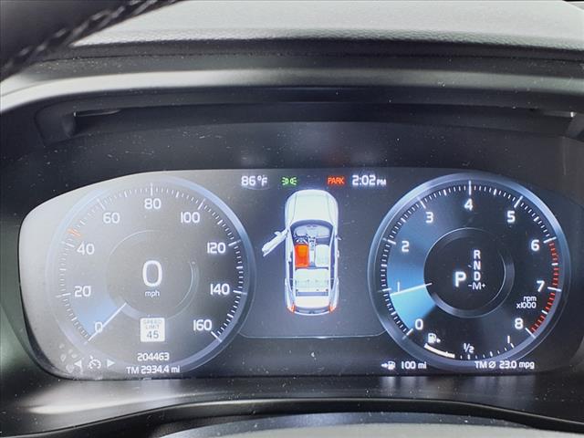 2022 Volvo XC40 Momentum