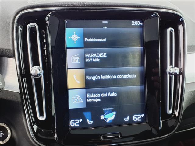 2022 Volvo XC40 Momentum
