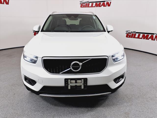 2022 Volvo XC40 Momentum