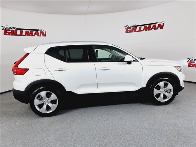 2022 Volvo XC40 Momentum