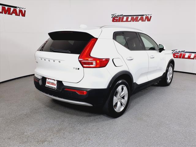 2022 Volvo XC40 Momentum