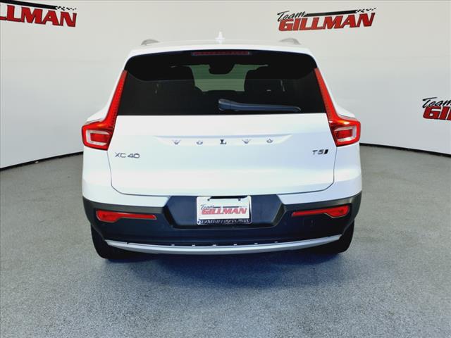 2022 Volvo XC40 Momentum