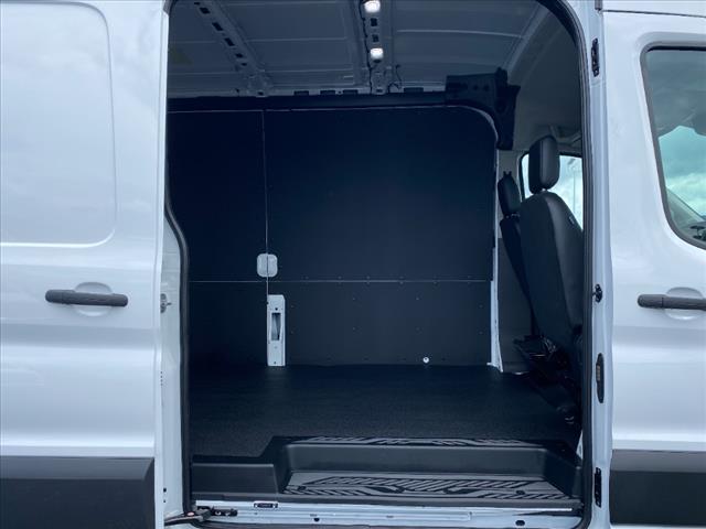 2025 Ford Transit 148 WB Medium Roof Cargo