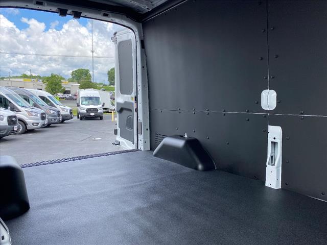 2025 Ford Transit 148 WB Medium Roof Cargo