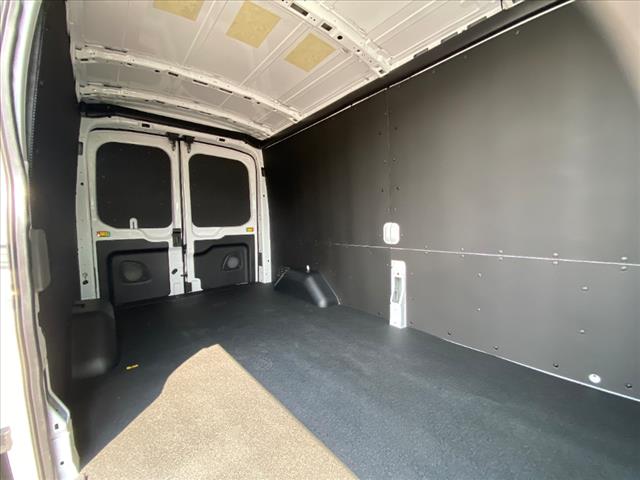 2025 Ford Transit 148 WB Medium Roof Cargo