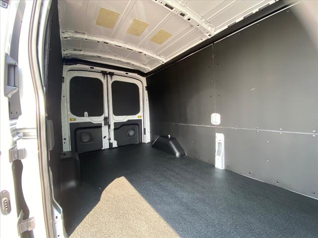 2025 Ford Transit 148 WB Medium Roof Cargo