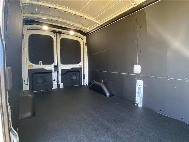 2025 Ford Transit 148 WB Medium Roof Cargo