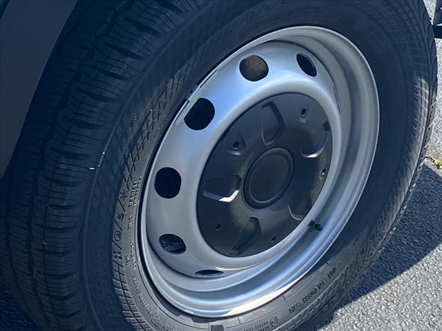 2025 Ford Transit 148 WB Medium Roof Cargo