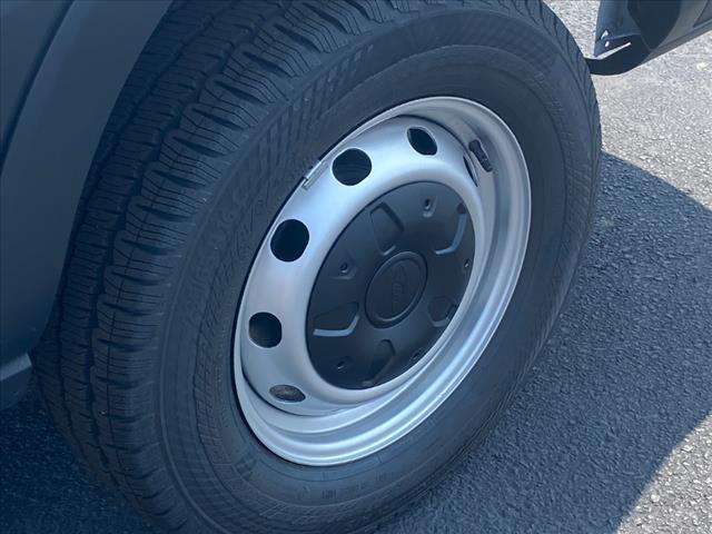 2025 Ford Transit 148 WB Medium Roof Cargo