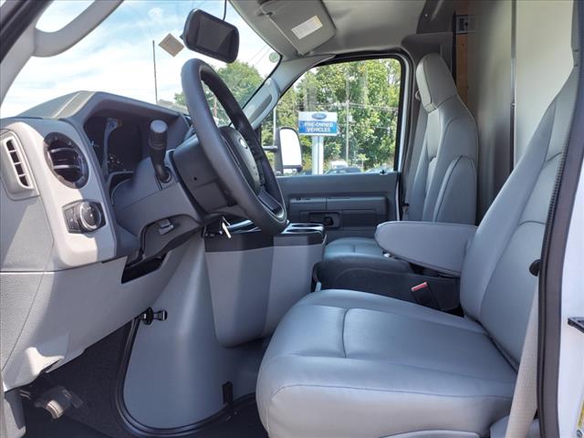 2025 Ford E-Series E-450 SD