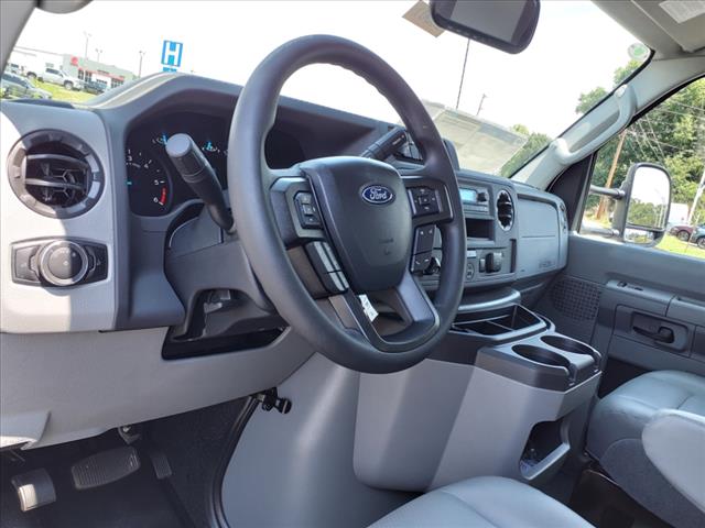 2025 Ford E-Series E-450 SD