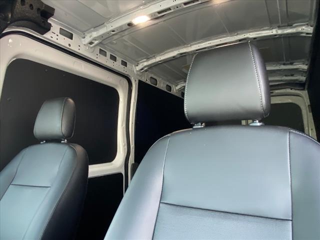 2025 Ford Transit 148 WB Medium Roof Cargo