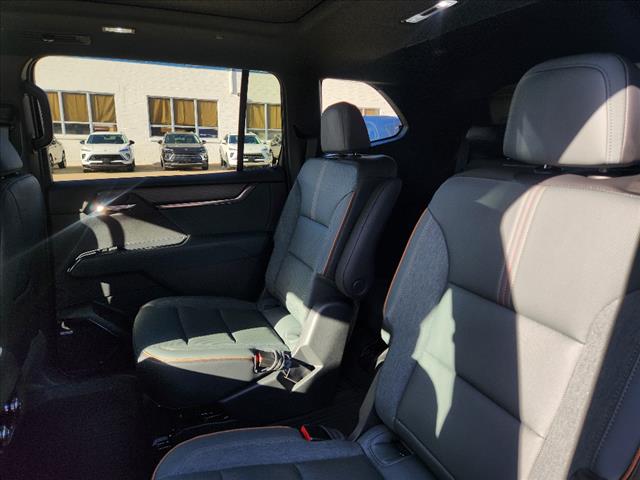 2025 GMC Acadia AT4