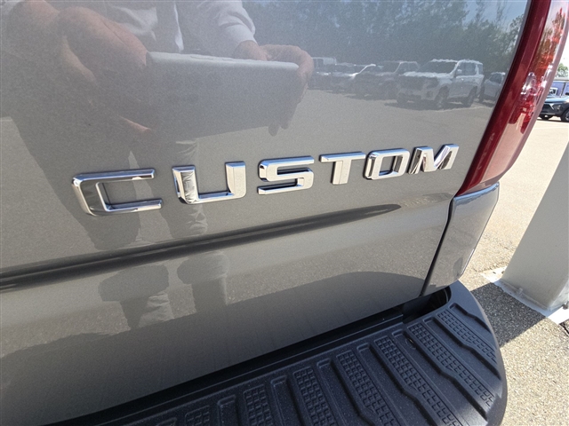 2025 Chevrolet Silverado 1500 Custom