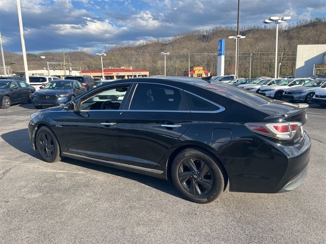 2017 Hyundai SONATA Hybrid SE
