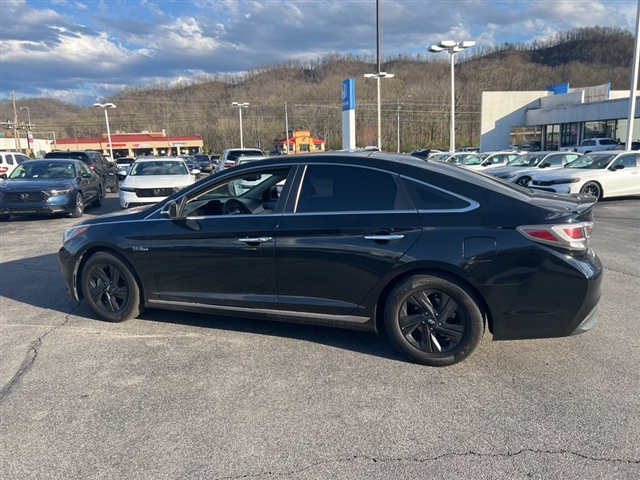 2017 Hyundai SONATA Hybrid SE