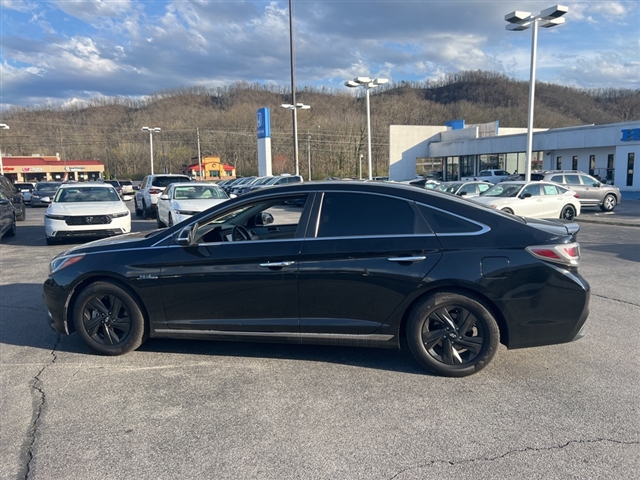 2017 Hyundai SONATA Hybrid SE