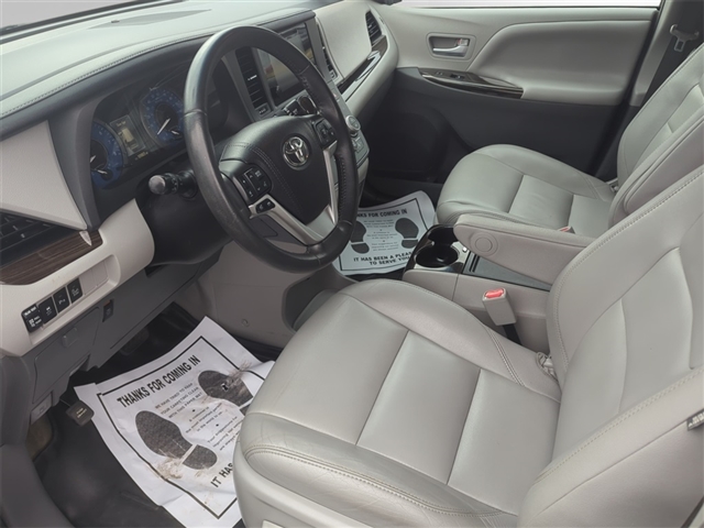 2017 Toyota Sienna XLE 7-Passenger