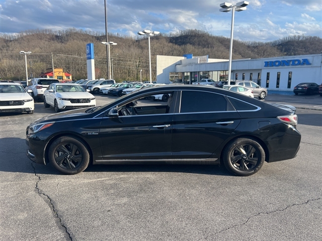 2017 Hyundai SONATA Hybrid SE