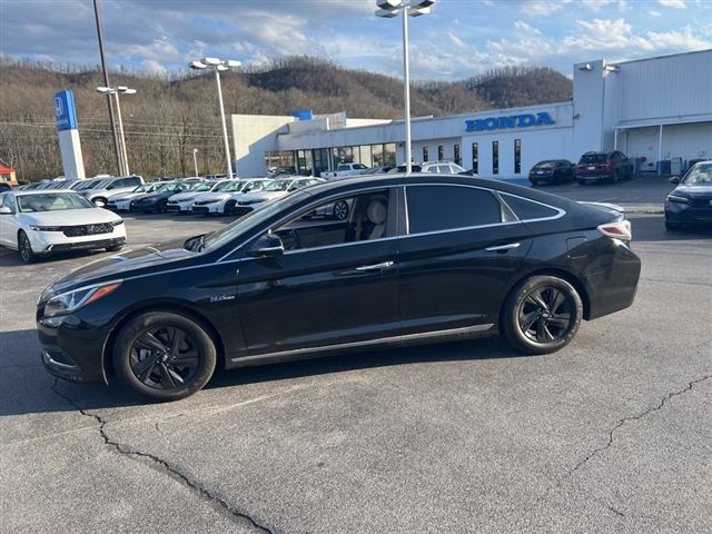 2017 Hyundai SONATA Hybrid SE