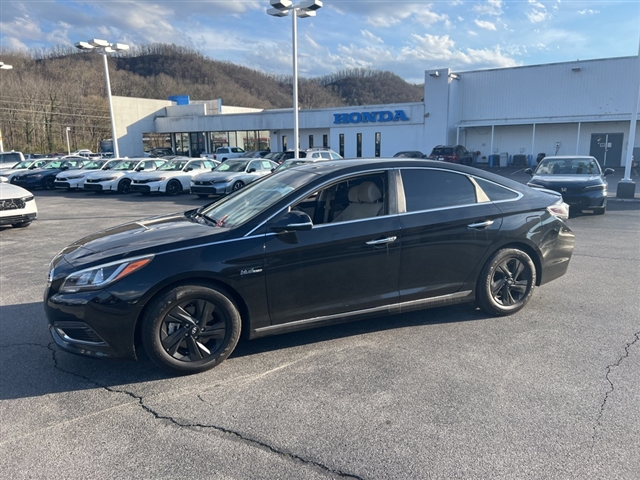 2017 Hyundai SONATA Hybrid SE