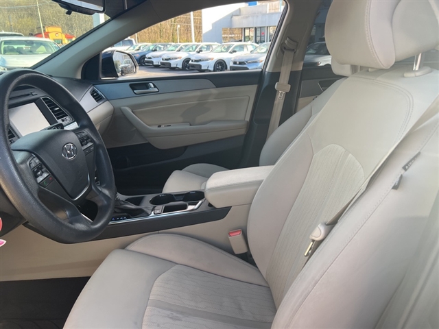 2017 Hyundai SONATA Hybrid SE