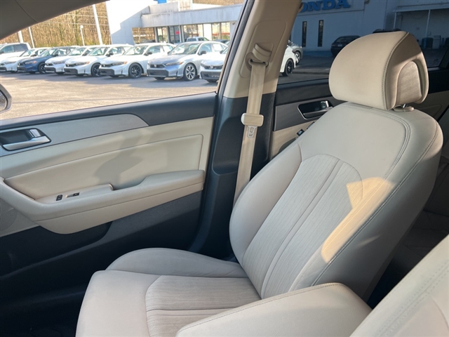 2017 Hyundai SONATA Hybrid SE