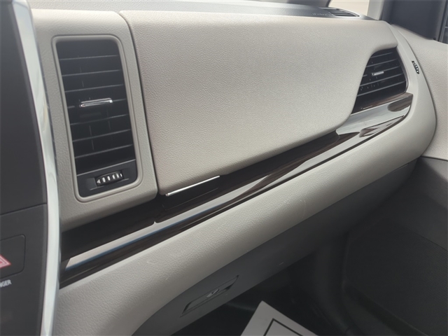 2017 Toyota Sienna XLE 7-Passenger