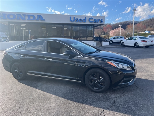 2017 Hyundai SONATA Hybrid SE
