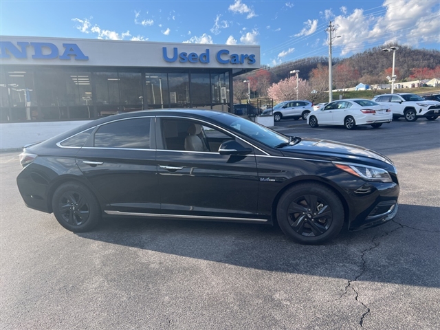 2017 Hyundai SONATA Hybrid SE