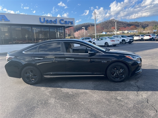 2017 Hyundai SONATA Hybrid SE