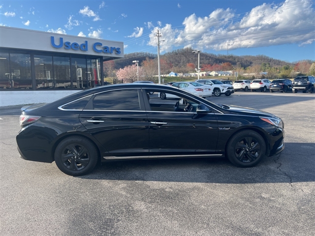 2017 Hyundai SONATA Hybrid SE
