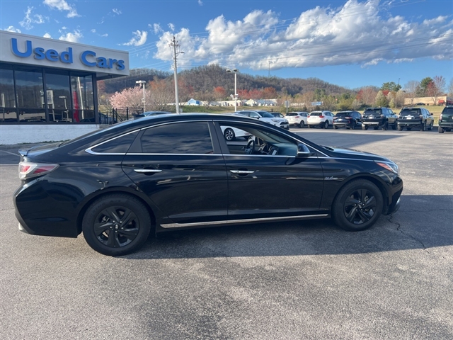 2017 Hyundai SONATA Hybrid SE